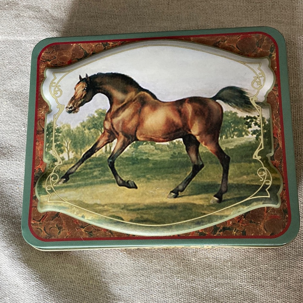 Rare Find. Vintage and extremely rare Red Shed Western tin box